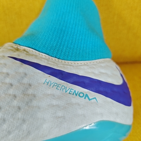 EUC Nike Hypervenom Phantom 3 Academy Athletic White Blue Soccer Cleats Men\'s 8 main image 11
